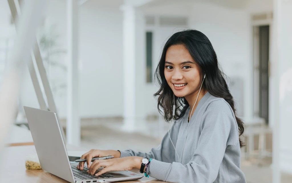 Grammarly vs Rytr: A Detailed Comparison